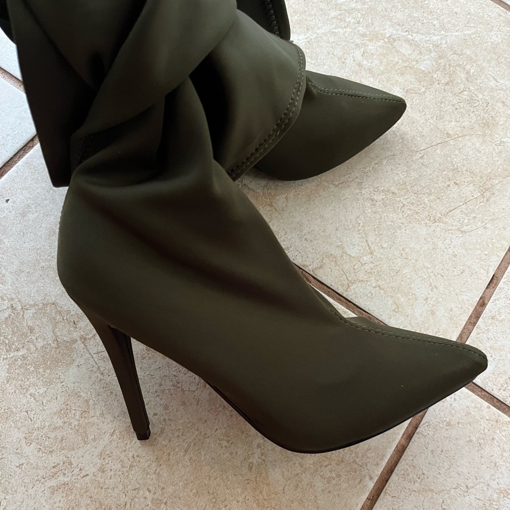 NEW Anne Michelle Thigh High Boots 7.5 - Olive Green